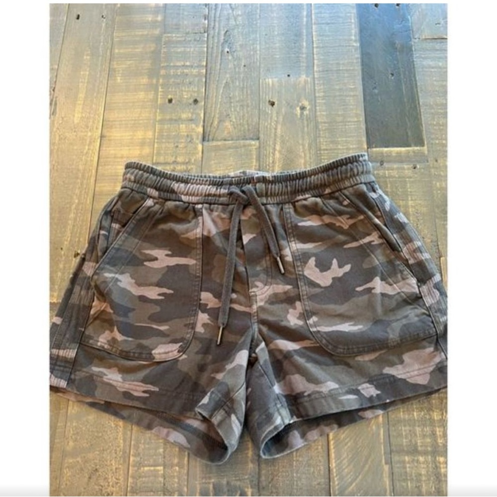 Athleta Farralon Women's Hi-Rise Camo Elastic Waist Shorts Size 2